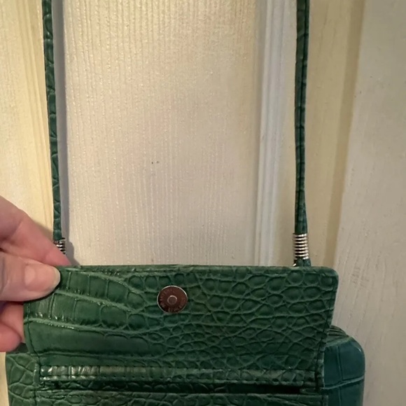 Green faux alligator crossbody wallet. EUC. Beautiful little crossbody. Paige - Picture 4 of 7